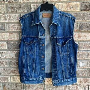 🍒💣 Vintage 80’s Levi’s denim trucker style vest